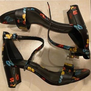 Nine West block heel sandal black floral size 7